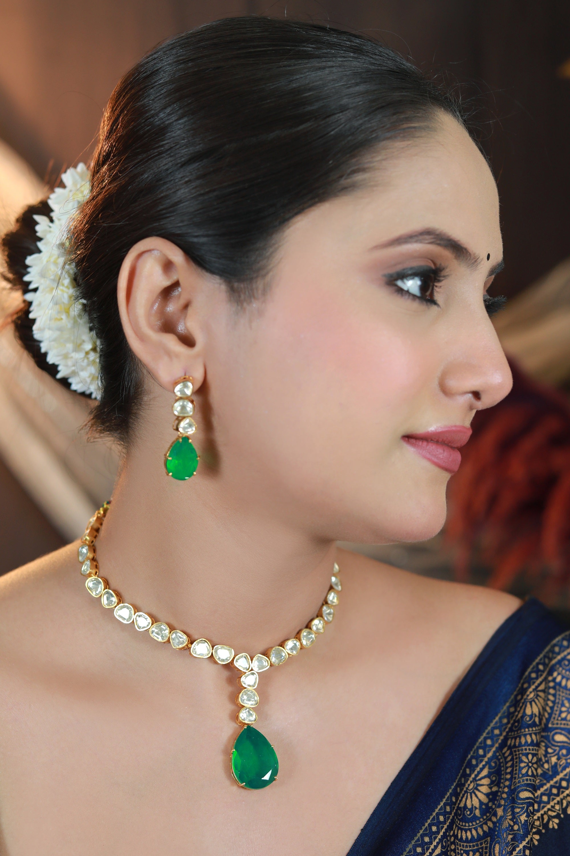 “Traditional kundan choker necklace featuring emerald green pendant design — Damani Jewels.”