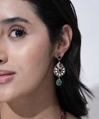 Traditional wedding jewelry set with matching earrings